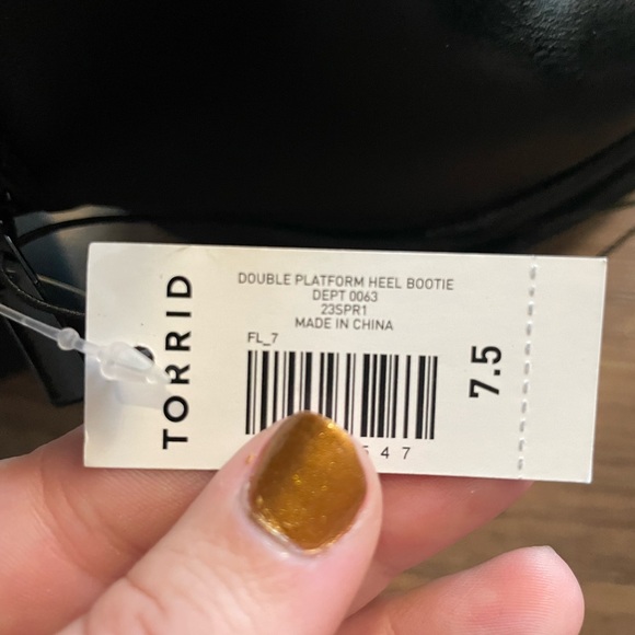 Torrid Double Platform Heel Bootie with Zip Closure, NWT - Picture 9 of 9